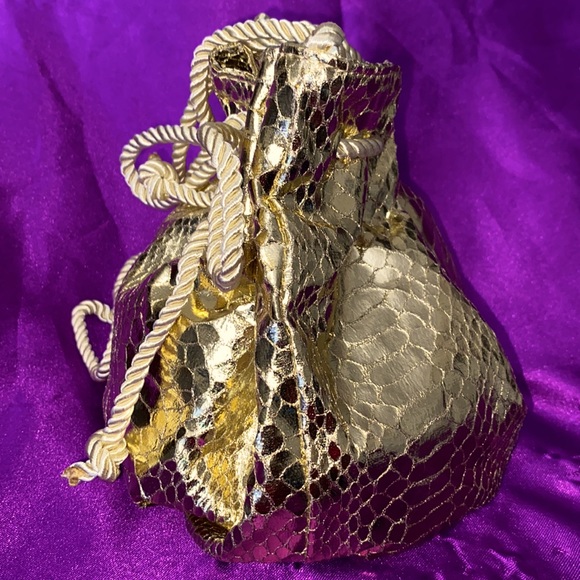 Jean Boyce crossbody bag . Outer shell man made 100% polyester. 9 inches across - Picture 2 of 6